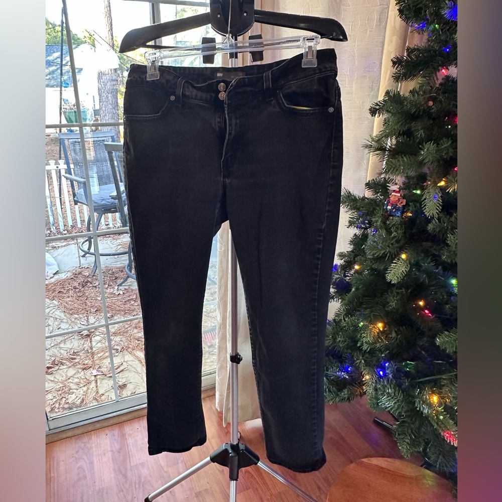 Levi's woMen's Dark Black Straight Jeans